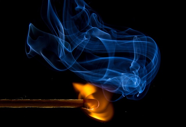 De bedste teknikker til at flække brænde uden besvær