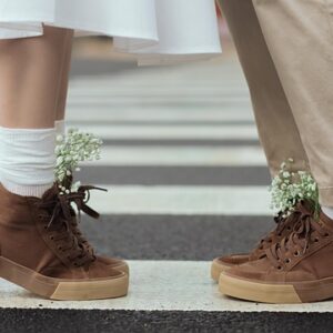 Sko, der sætter spor: Fra catwalk til gadebilledet